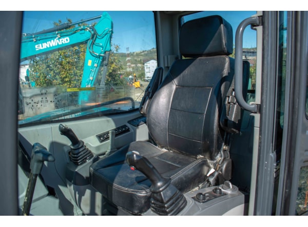Midiexcavator SUNWARD 90 UF de vanzare